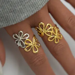 Wholesale Ion Plating (IP) Real Gold Plated 18K Gold Flower 304 Stainless Steel IG Style Casual Simple Style Waterproof Non Tarnish Open Rings