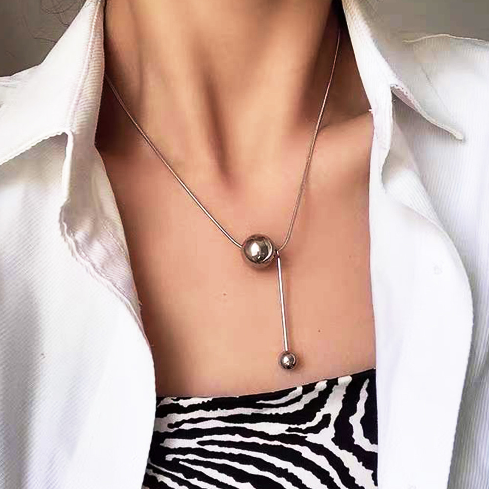 Wholesale Japanese and Korean Cold Style Metal Ball Pendant Necklace European and American Fashion Elegant Design Sense Clavicle Chain Long Woolen Cha