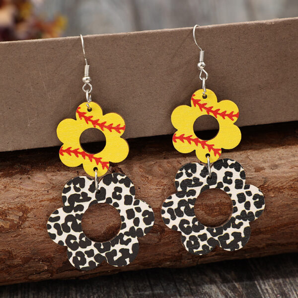 oly-a6c200ebcd1a67b340372b13ff7d5fb6 Wholesale Sporty hollowed-out floral cow print retro wooden earrings