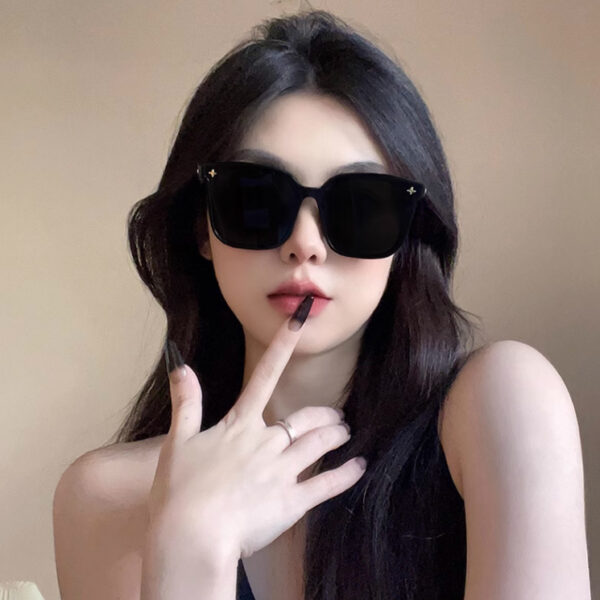 Wholesale High-grade sunglasses women's face small new chain leg star sunglasses big face slimming black free shipping