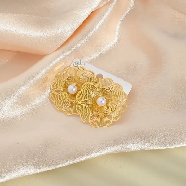 Wholesale Electroplating 18K Gold Plated Flower 304 Stainless Steel Casual Vintage Style Vacation Ear Studs