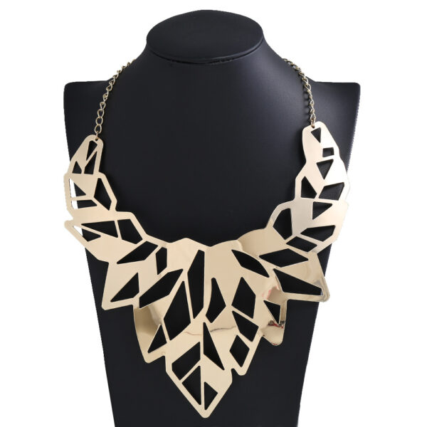 Wholesale Europe and the United States exaggerated hollow smooth leaf necklace metal big brand necklace collar women cross-border fashion jewelry