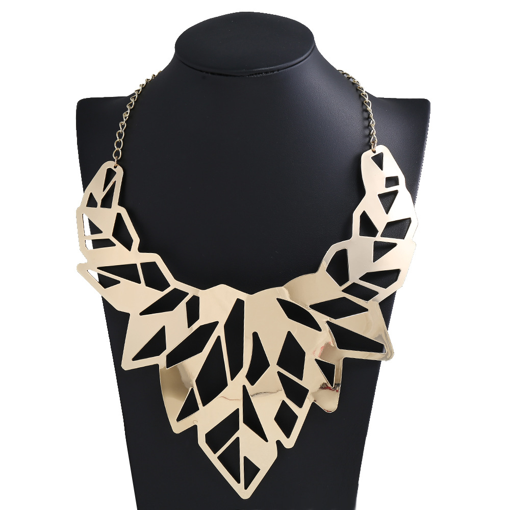 Wholesale Europe and the United States exaerated hollow smooth leaf necklace metal big brand necklace collar women cross-border fashion jewelry