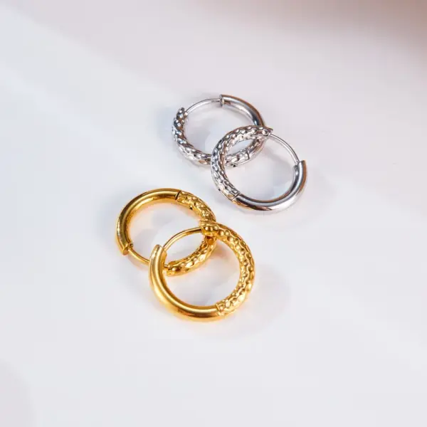 Wholesale 201 Stainless Steel Solid Color PVD Coated 18K Real Gold Plated 18K Gold Classic Style Waterproof Non Tarnish Hoop Earrings