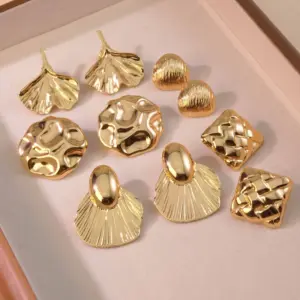 1 Pair Elegant Retro Sector Square Rhombus 304 Stainless Steel Imitation Gold Electroplating Ear Studs