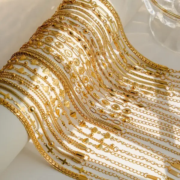 Ion Plating (IP) 18K Gold Plated Cross Heart Shape 304 Stainless Steel Classic Style Commute Waterproof Non Tarnish 304 Stainless Steel Lobster Trigger Clasp Closure Chain Bracelet