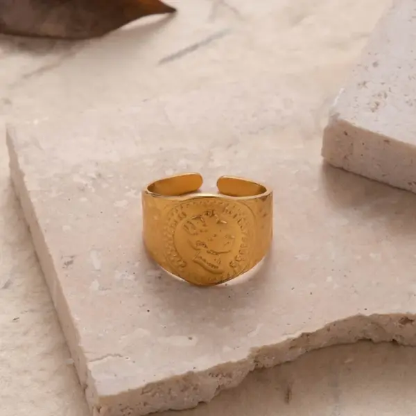 Wholesale PVD Coated Leaf Solid Color Snake 304 Stainless Steel Retro Waterproof Non Tarnish Open Ring