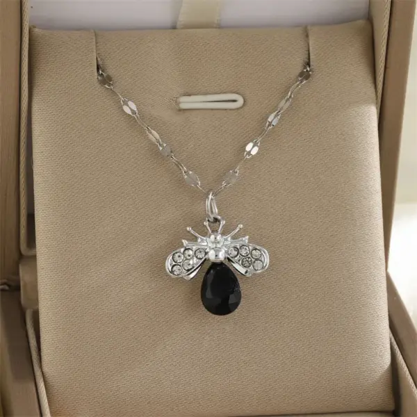 Wholesale Rack Plated 18K Gold Cross Flower Butterfly 201 Stainless Steel Imitation Pearl Zinc Alloy Simple Style Classic Pendant Necklace