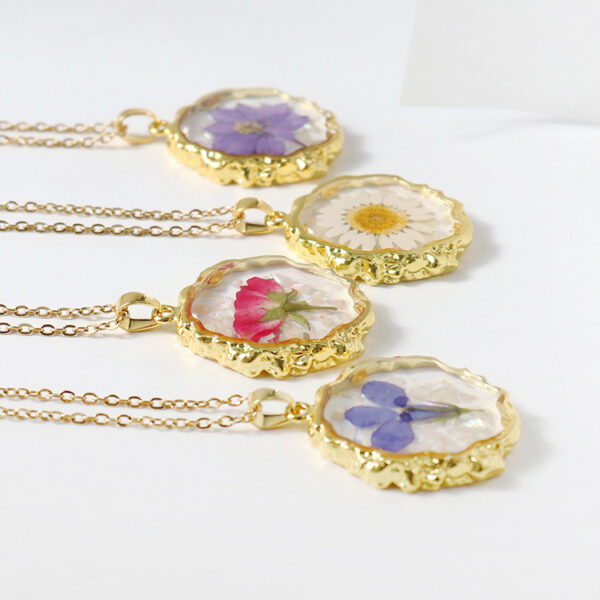 Wholesale Light Luxury Flower Resin Necklace, Eternal Flower Glue Pendant, Dried Flower Jewelry, Real Flower Necklace, Source Factory
