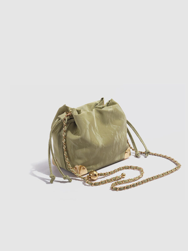 oly-a7cb1dbc7eacd12677f270eb382077e1 Wholesale Niche Design Chain Cloud Bucket Bag Women's High-end Sense awstring Commuter Shoulder Crosbody Bag