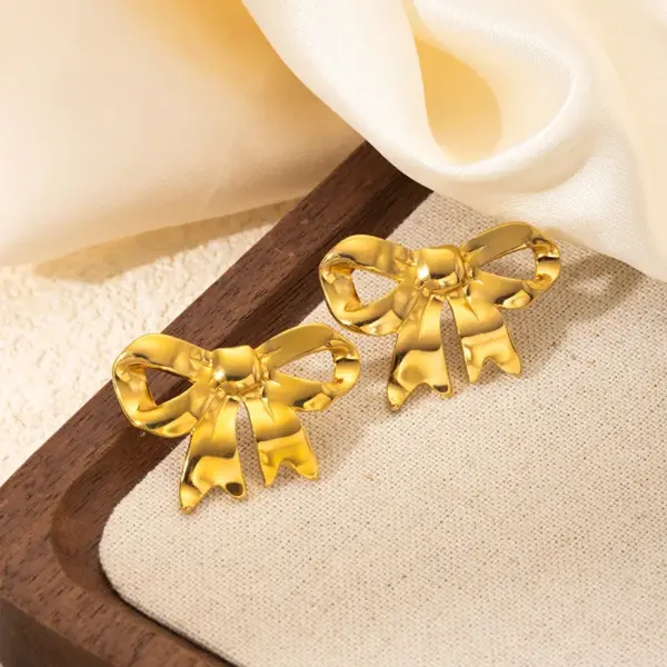 Wholesale Heart Shape Flower Spiral Titanium Steel Elegant Waterproof Non Tarnish Surgical Steel Ear Studs