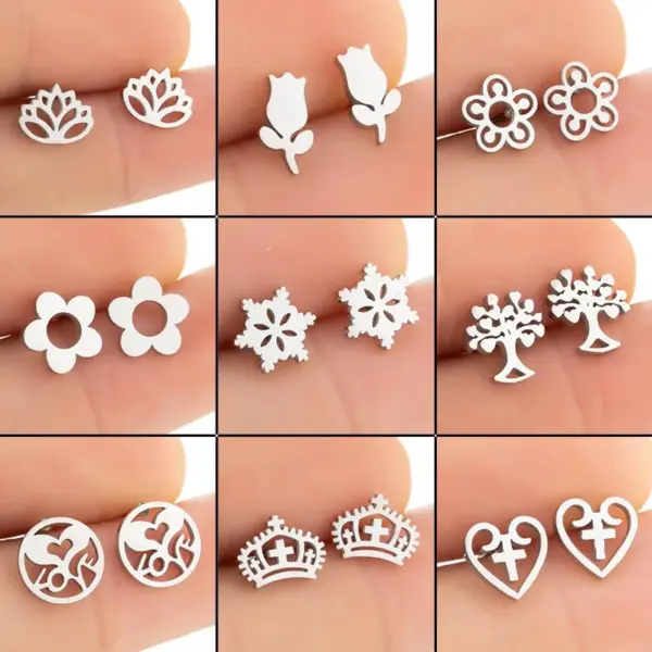 Wholesale PVD Coated 18K Gold Real Gold Plated Heart Shape Flower 304 Stainless Steel Simple Style Waterproof Non Tarnish Ear Studs