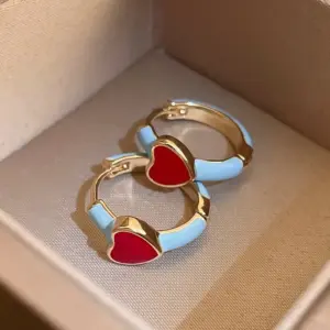 Oil dripping love ear buckle