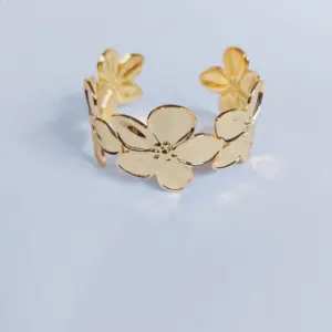 Gold / Average Size / Flower Bracelet