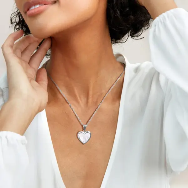Wholesale PVD Coated Real Gold Plated 18K Gold Heart Shape 304 Stainless Steel Simple Style Waterproof Non Tarnish 304 Stainless Steel Necklace Pendant