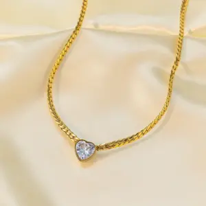Qyh1229 White Diamond Heart Necklace / Gold