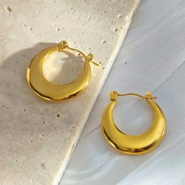 Wholesale 1 Pair Elegant Retro Geometric Heart Shape Titanium Steel Earrings