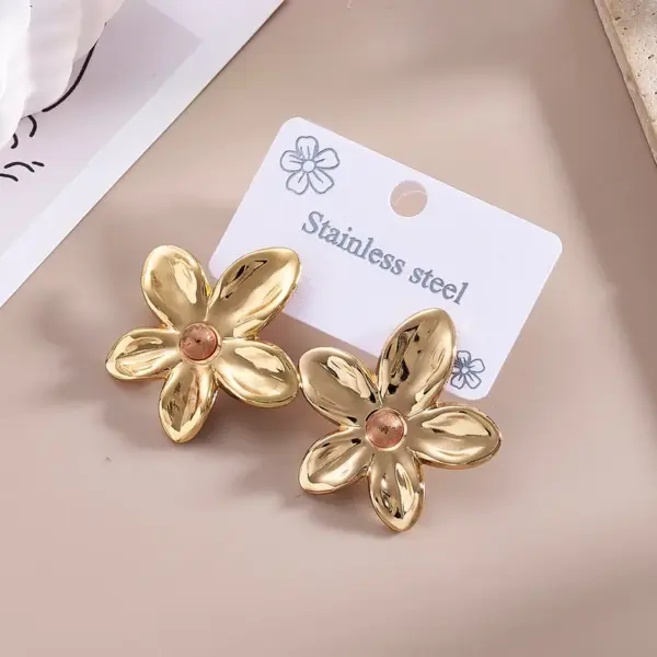 Wholesale 1 Pair/Package Casual Modern Style Flower Polishing Plating 201 Stainless Steel Pearl 18K Gold Plated Earrings