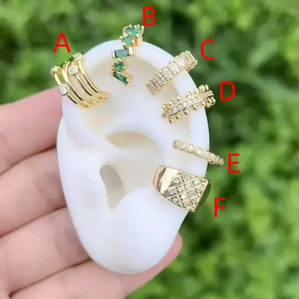 Wholesale 1 Pair/Package Modern Style Simple Style C Shape Polishing Inlay Copper Zircon 18K Gold Plated Ear Cuffs