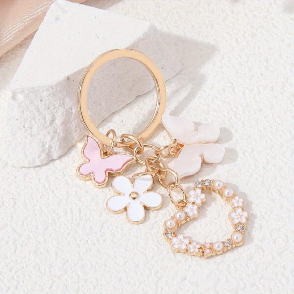 oly-a94da47357a8d91453dab2af878ffe9e Wholesale butterfly flower alloy key chain pendant love diamond cute small white flower pendant key chain aessories