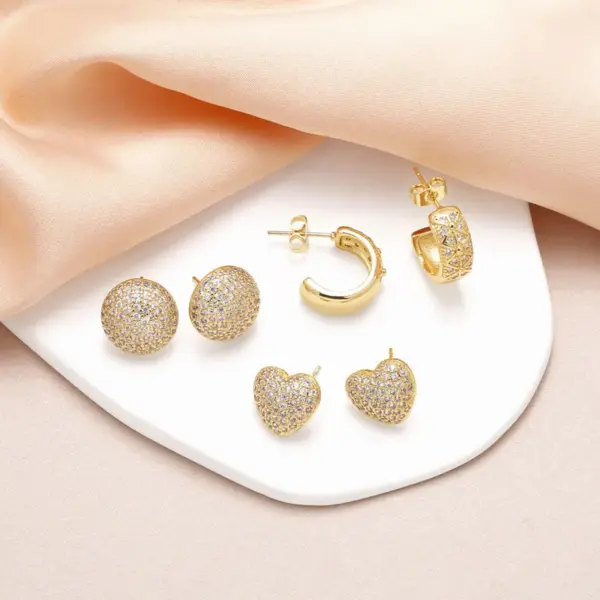 1 Pair Simple Style Commute Heart Shape Inlay Copper Zircon 18K Gold Plated Ear Studs