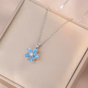 X2326 Steel Blue Flower Rotating Necklace