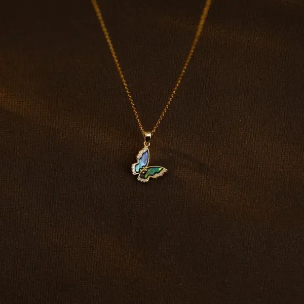 304 Stainless Steel Heart Shape Flower Butterfly PVD Coated Zircon Abalone Shell 18K Gold Plated Simple Style Commute Inlay Gold Pendant Necklace