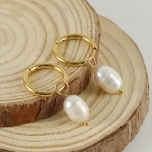 Wholesale Retro Geometric Stainless Steel Pearl Earrings 1 Pair