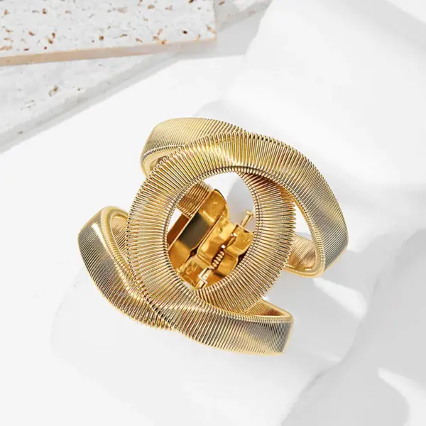 Iron Elegant Luxurious Twist Plating Spiral Stripe Bangle