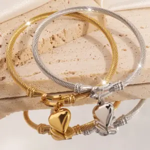 Wholesale Ion Plating (IP) Real Gold Plated Heart Shape 304 Stainless Steel Simple Style Waterproof Non Tarnish 304 Stainless Steel Bangle