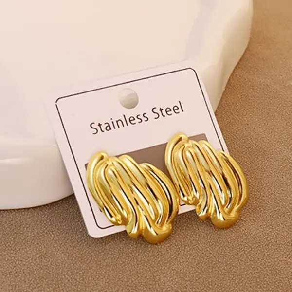 304 Stainless Steel Triangle Pentagram Flower Electroplating Stone-Free Golden Plated Elegant Simple Style Waterproof Non Tarnish Ear Studs