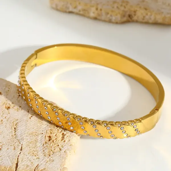 Elegant Simple Stainless Steel 18K Gold Embedded Zircon Flower Waterdrop Bracelet Luxury Jewelry Accessories For Women