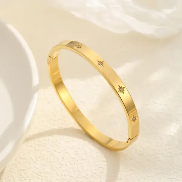 PVD Coated Real Gold Plated 18K Gold Geometric Star Titanium Steel Casual Elegant Waterproof Non Tarnish Titanium Steel Bangle