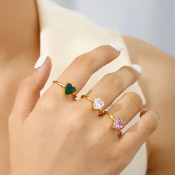 Wholesale Elegant Fashion Luxury Minimalist High-End Heart Inlaid Zircon Ring Stainless Steel 18K Gold Plated Women's Ring