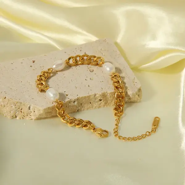 Wholesale PVD Coated Real Gold Plated 18K Gold Solid Color 201 Stainless Steel Freshwater Pearl Cute Wedding Bridal Waterproof Non Tarnish 201 Stainless Steel Lobster Trigger Clasp Closure Bracelets