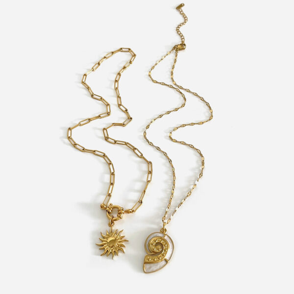 Wholesale Vintage French Fashion Titanium Steel Sunflower Conch Design Sense Necklace European and American Niche Fashion All-match Ladies Necklace