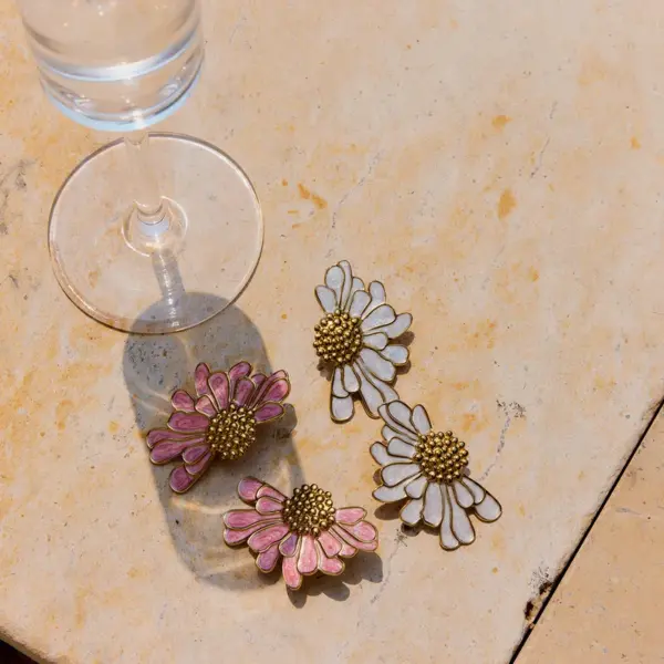 Wholesale 304 Stainless Steel Flower PVD Coated 18K Real Gold Plated 18K Gold Casual Elegant Waterproof Non Tarnish Plating Gold Ear Studs