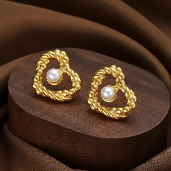 Wholesale PVD Coated Real Gold Plated C Shape Geometric Heart Shape 304 Stainless Steel Elegant Waterproof Non Tarnish Ear Studs