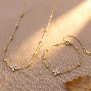 Wholesale Fashionable Titanium Steel Four-leaf Clover Zirconia Necklace Non-fading Titanium Steel Flower Bracelet For Women Luxury Style