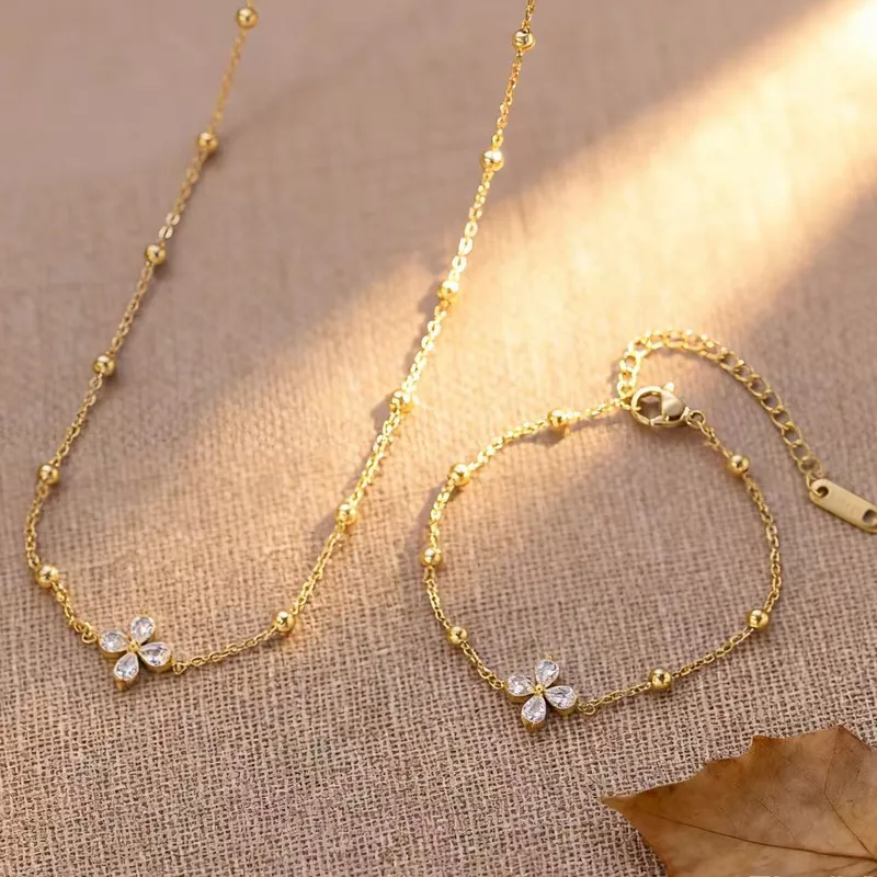 Wholesale Fashionable Titanium Steel Four-leaf Clover Zirconia Necklace Non-fading Titanium Steel Flower Bracelet For Women Luxury Style