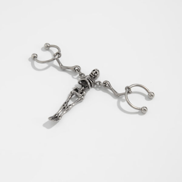 Wholesale Sweet and cool titanium steel skull ear stud earrings