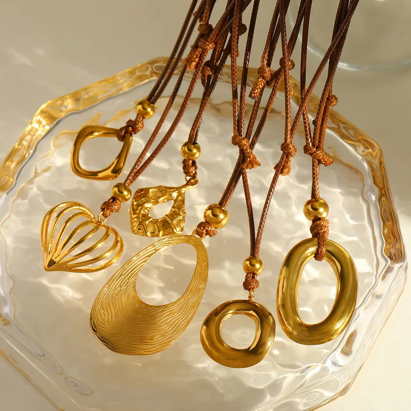 Wholesale Fashionable Luxury 18K Gold Plated Stainless Steel Heart Shaped Geometric Pendant Wax Rope Necklace Women's Classic Romantic Street Style