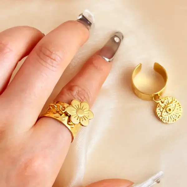 Wholesale PVD Coated Real Gold Plated 18K Gold Eye Solid Color Flower 304 Stainless Steel Tropical Simple Style Waterproof Non Tarnish Charm Rings