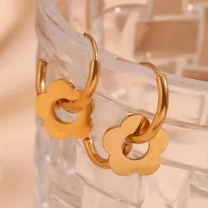 Small Flower Pendant Ear Ring-Gold