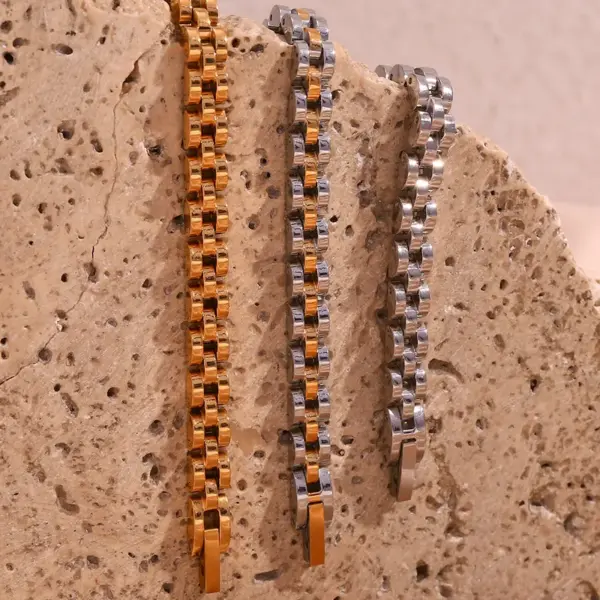 Wholesale 304 Stainless Steel Solid Color PVD Coated Stone-Free 18K Gold Plated Real Gold Plated Basic Simple Style Classic Style Waterproof Non Tarnish Plating Gold Silver Bracelets