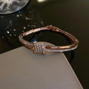 23 Bracelet-Rose Gold Full Diamond Knot.