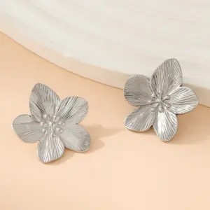 Silver / One Size / 2 Pieces Stainless Steel Flower Earrings