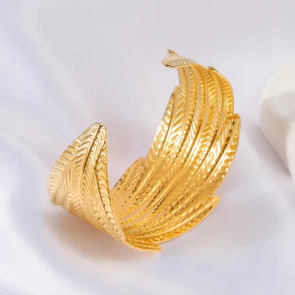 Vintage Style Roman Style Stripe Leaves Flower 304 Stainless Steel 18K Gold Plated Bangle In Bulk