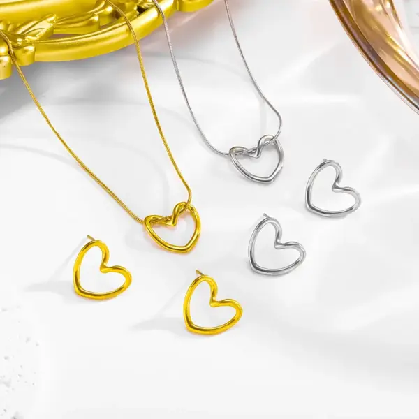 304 Stainless Steel Heart Shape Ion Plating (IP) Stone-Free 18K Gold Plated Cute Simple Style Roman Style Waterproof Non Tarnish Snake Chain Earrings Necklace