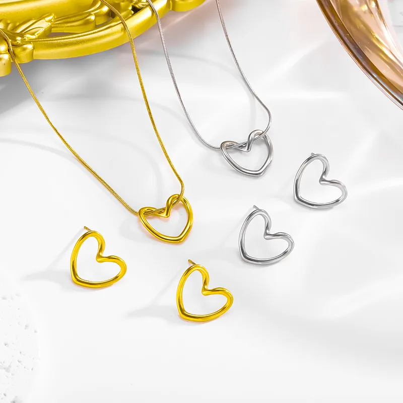 Wholesale 304 Stainless Steel Heart Shape Ion Plating (IP) Stone-Free 18K Gold Plated Cute Simple Style Roman Style Waterproof Non Tarnish Snake Chain Earrings Necklace